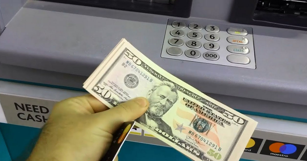 Sahte dolarları ATM’ye yatırmışlar