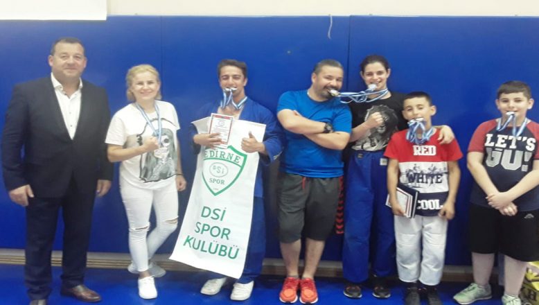 Edirne DSİ Spor Kulübü sporcuları madalyalarla döndü