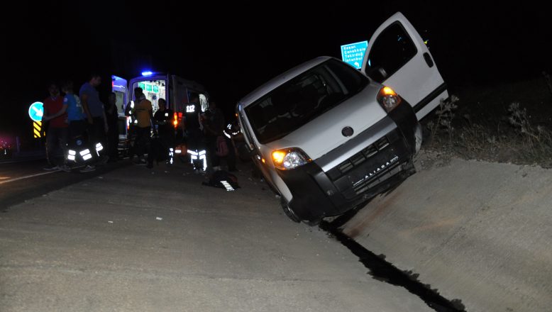 Göçmenleri taşıyan araç kaza yaptı: 10 yaralı