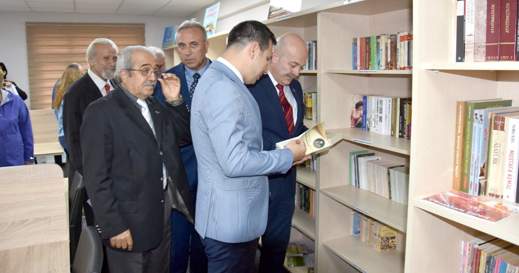Hayrabolu’da bağışçıların desteğiyle kütüphane açıldı