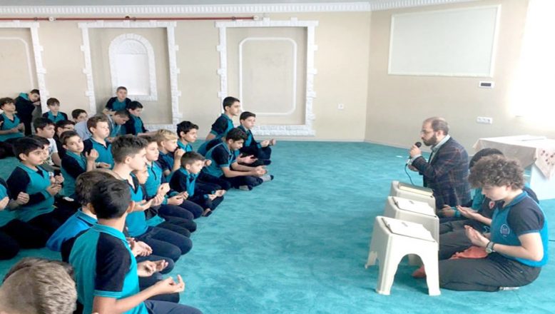 Öğrencilerden Mehmetçiğe dua