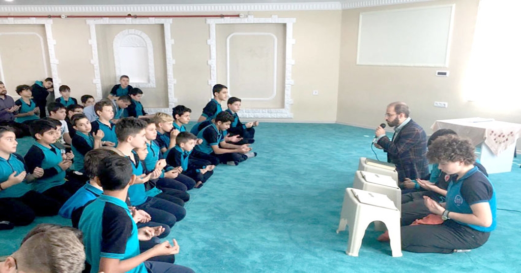 Öğrencilerden Mehmetçiğe dua