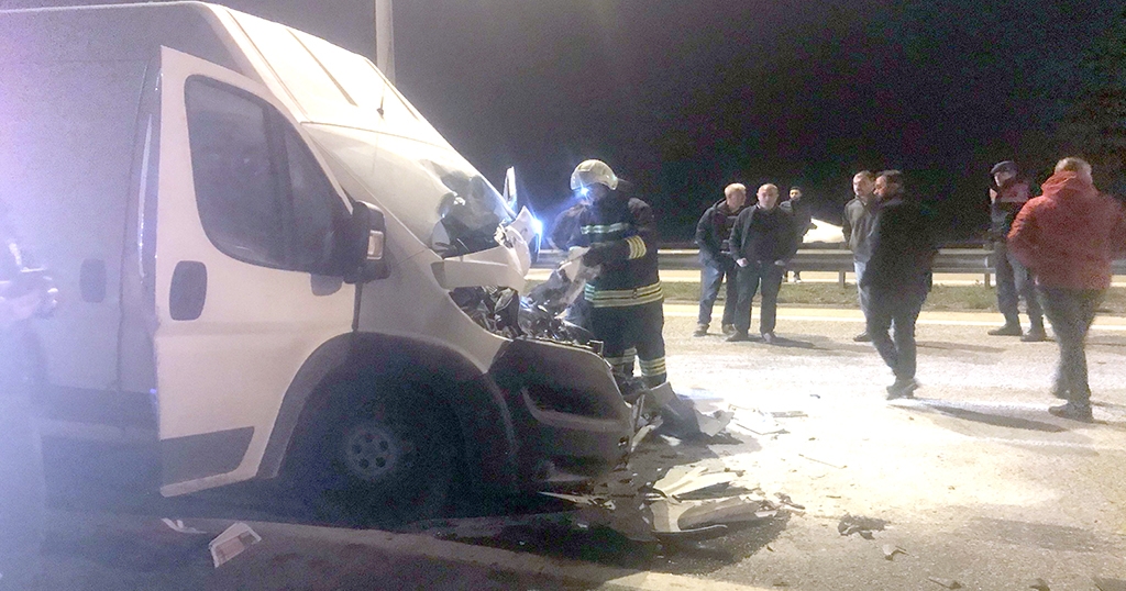 Edirne’de tankere çarpan kamyonetin sürücüsü öldü