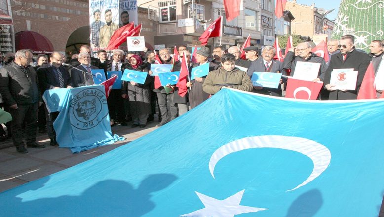 Çin’in Doğu Türkistan politikaları protesto edildi