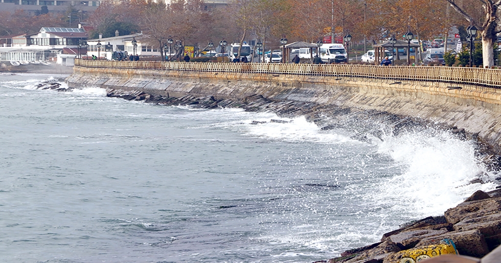 Marmara’da poyraz deniz ulaşımını aksattı
