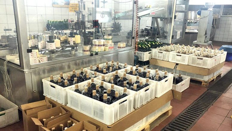 Tekirdağ’da bir fabrikada 355 ton kaçak içki ele geçirildi
