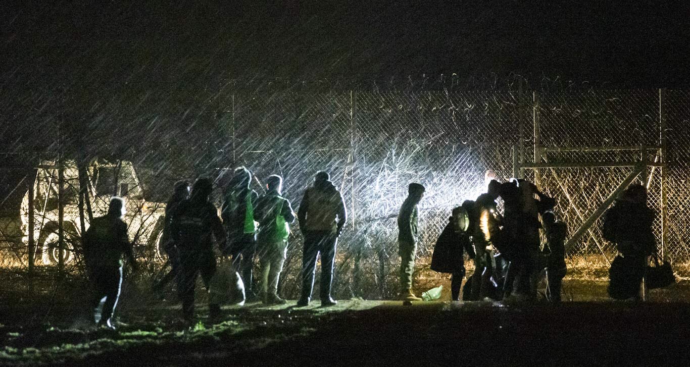 Sınırda göçmenlerin bekleyişi sürüyor