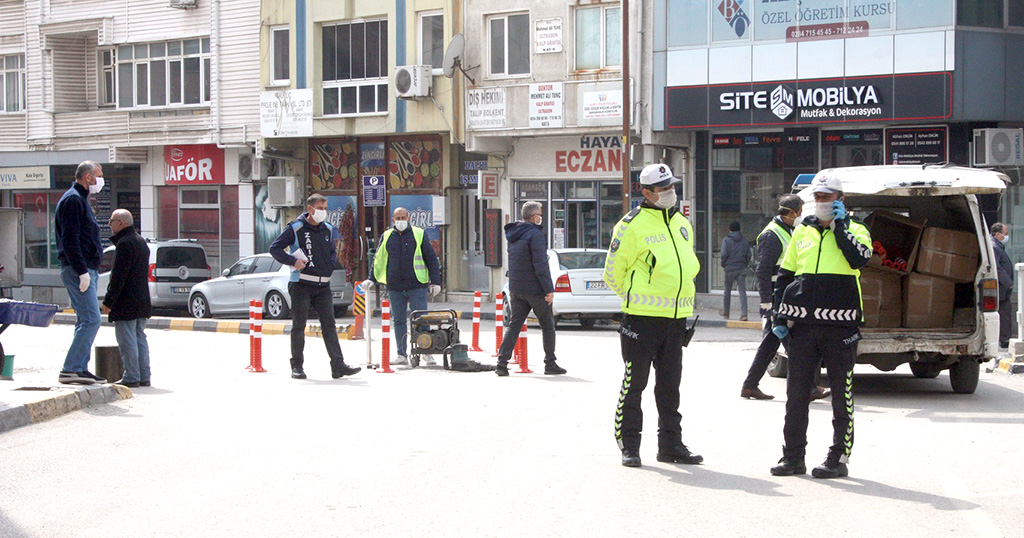 Keşan’da şehir merkezine çıkan yollar araç trafiğine kapatıldı