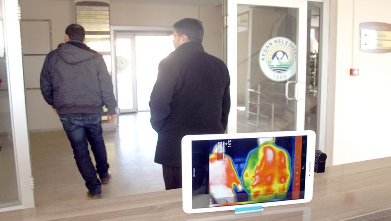 Keşan’da belediye binası girişine termal kamera konuldu