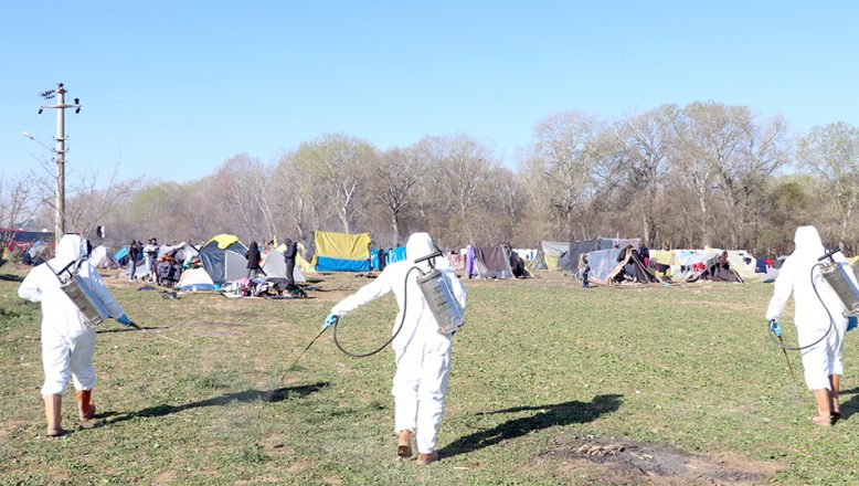 Sığınmacıların alanı dezenfekte ediliyor
