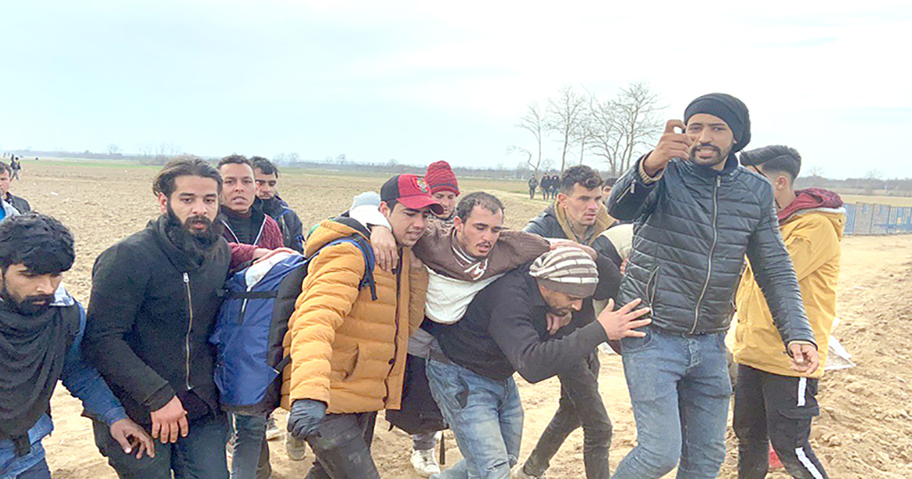 Yunan askerlerinin yaraladığı göçmenler tedavi ediliyor