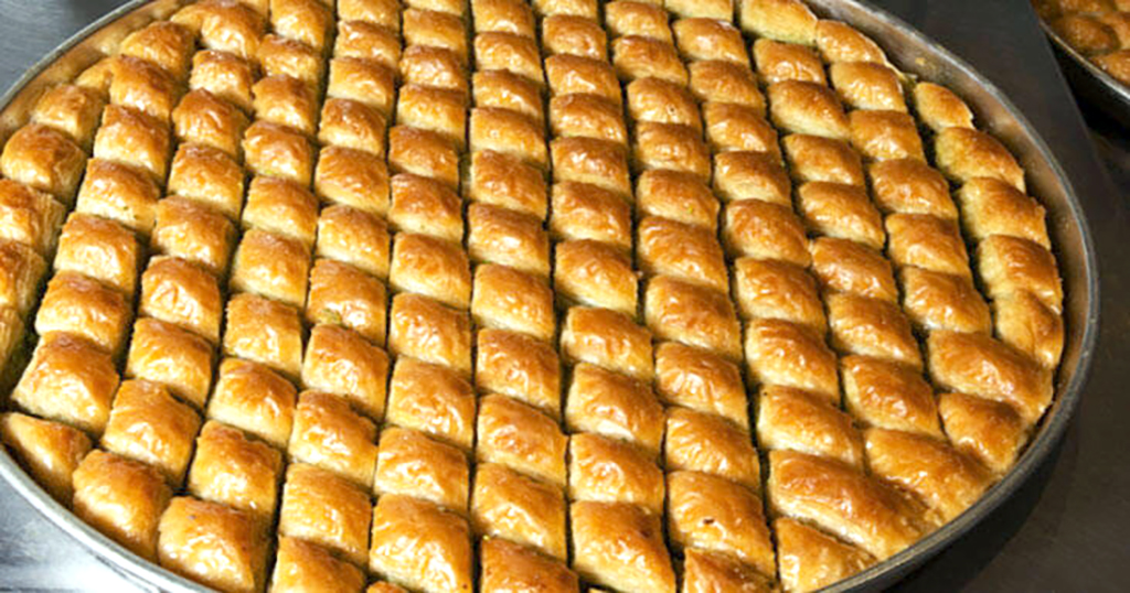 Osmanlı döneminde Rumeli’de, bayram sofraları, bademli baklavayla tatlanıyordu