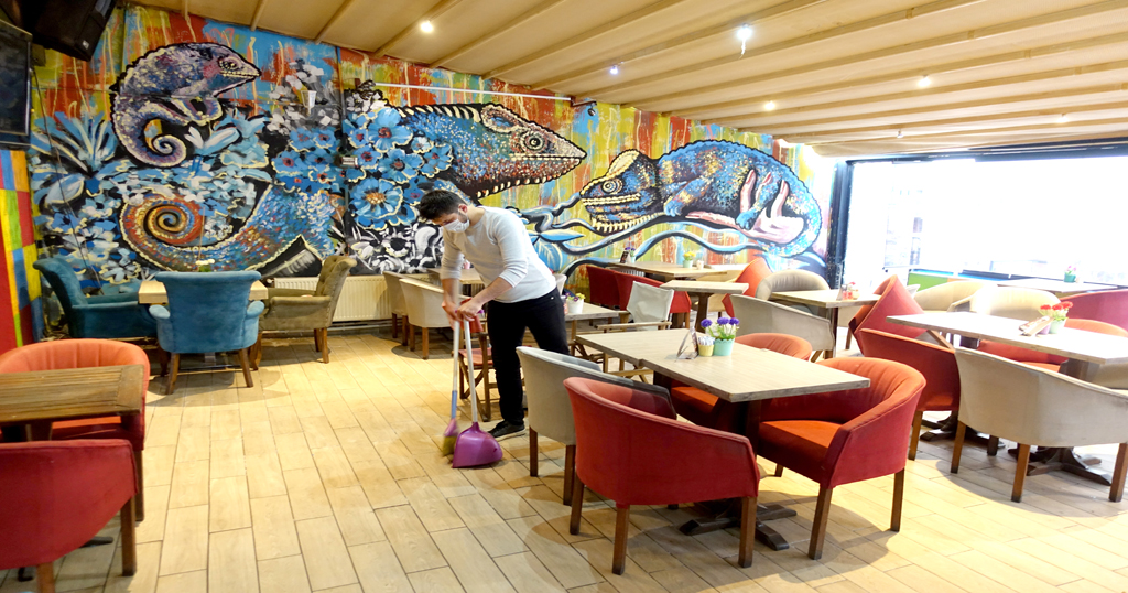 Kafe ve restoranlar, yeniden açılmak için hazırlanıyor
