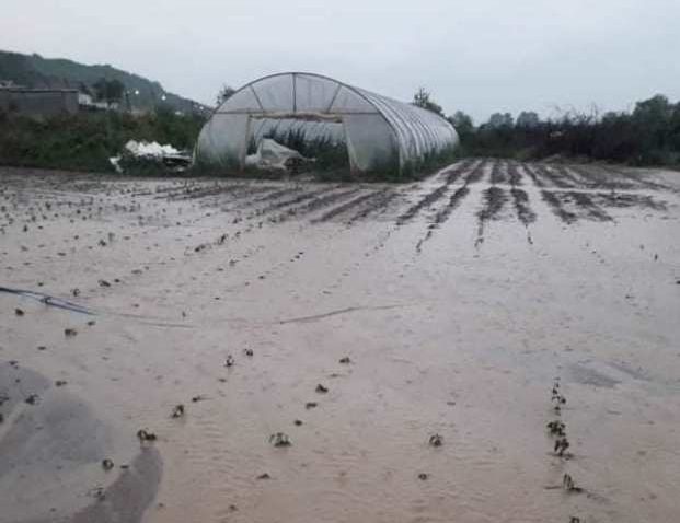 Kosova da, Mamuşa’yı önce dolu, sonra yağmur vurdu