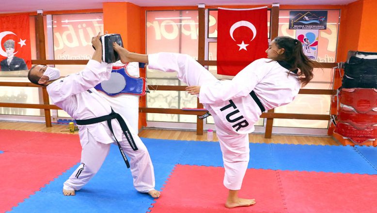 Milli Taekwondocular form tutuyor
