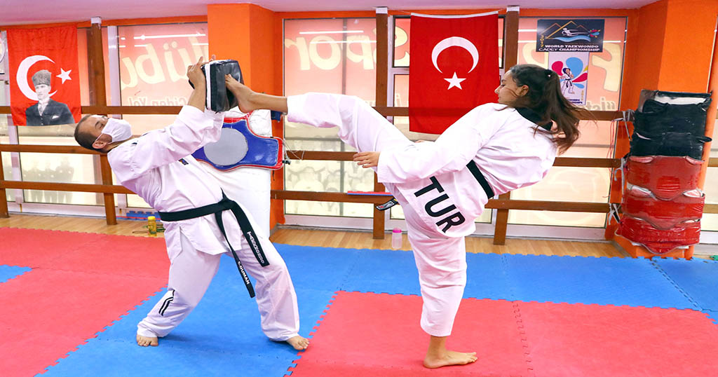 Milli Taekwondocular form tutuyor