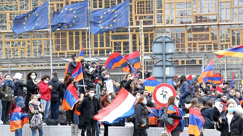 “Ermenistan, Avrupa’nın aşırı sağcılarından medet umuyor”