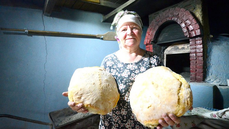 Köy Ekmeği, onun elinde lezzet buluyor