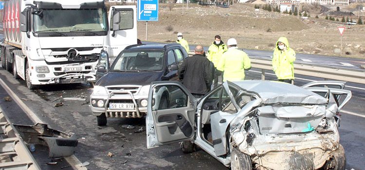 Zincirleme trafik kazası: 1 ölü