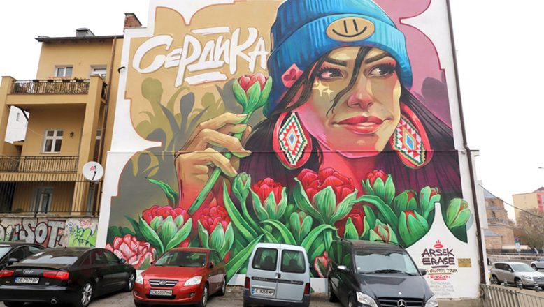 Sofya’nın gri şehir manzarasını renklendiren, graffitiler