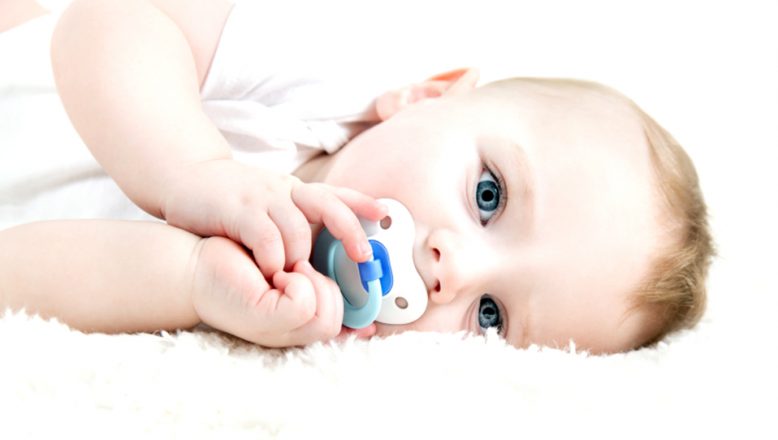 “Bebekler de emzik kullanımının dişlere etkisine dikkat”