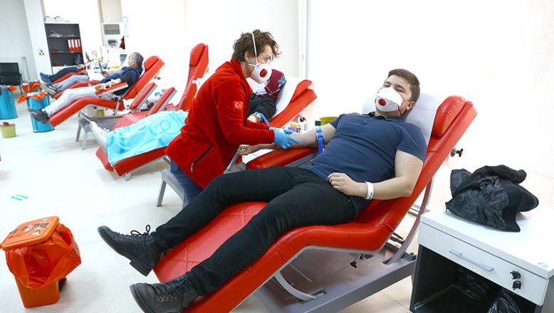 Yabancı öğrenciler kan bağışı yaptı
