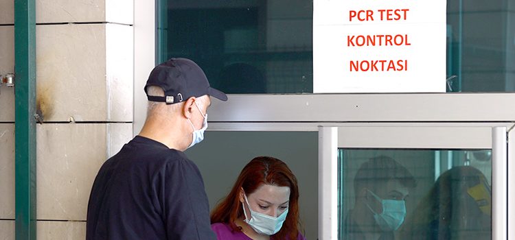 Kapılarda PCR testi zorunluluğu sürüyor