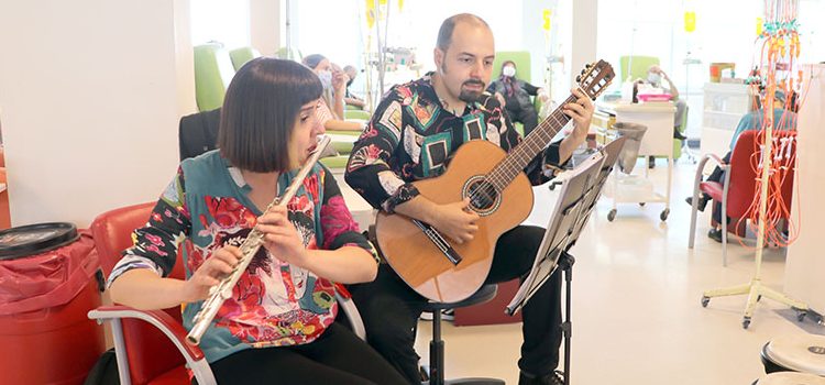 Hastalar müzikle huzur buluyor