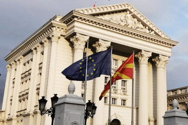 Kuzey Makedonya’da kısıtlamaların haififletilmesi kabul edildi