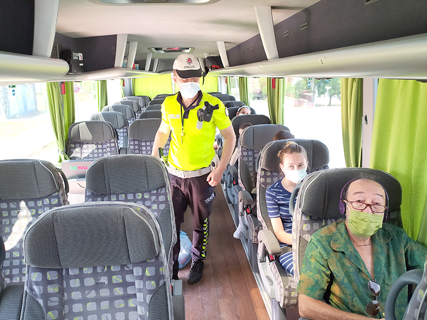 Keşan’da polis otobüs sürücüleri ve yolcularını uyardı
