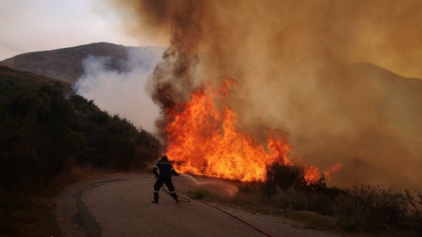 Atina yakınlarında orman yangınları yeniden alevlendi