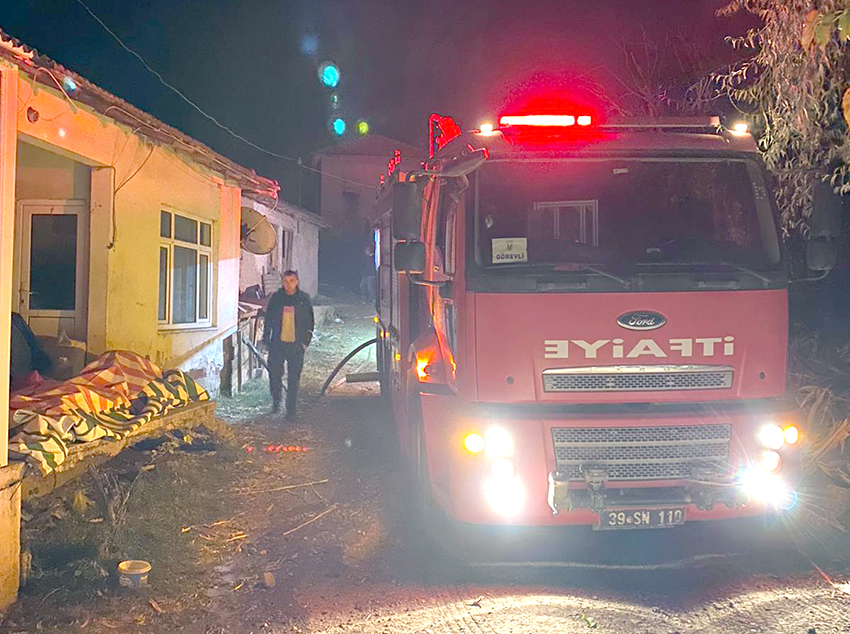 Salça için yakılan ateş iki evi yaktı