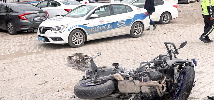 Motosikletli polis, olay yerine giderken kaza geçirdi