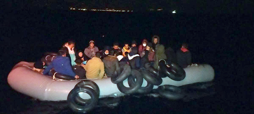 Türk kara sularına itilen 91 göçmen kurtarıldı