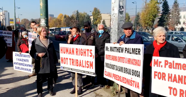Saraybosna’da ABD Büyükelçiliği önünde protesto