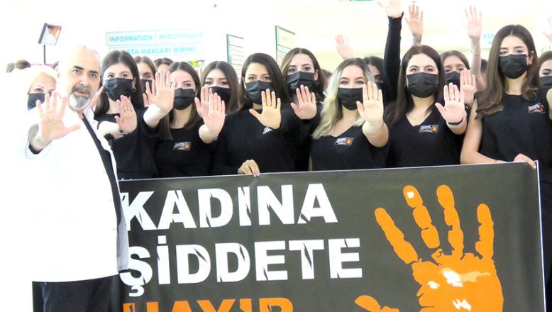 Sağlık çalışanları, ‘kadına şiddeti’ protesto etti