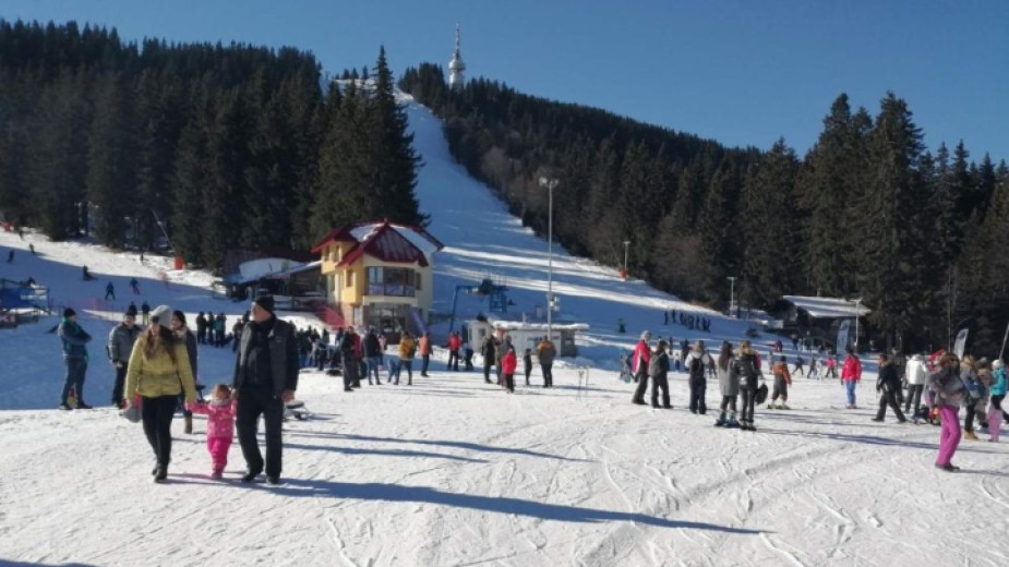 Bulgar kayak merkezleri turist dolu