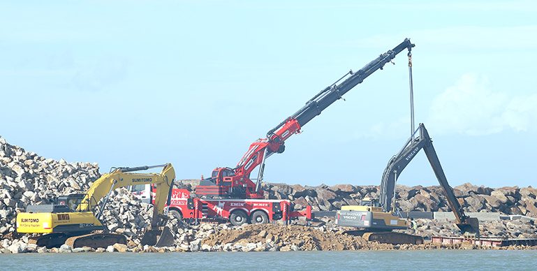 Deniz Gümrük Kapısı liman inşaatı sürüyor