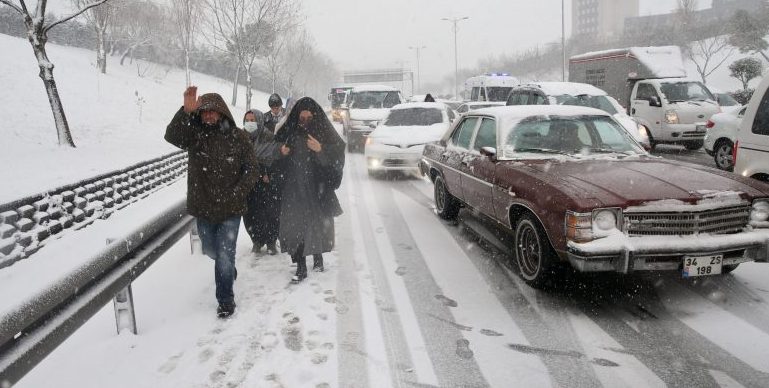 İstanbul’da kar esareti