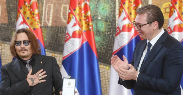 Johnny Depp’e Sırbistan’da liyakat madalyası