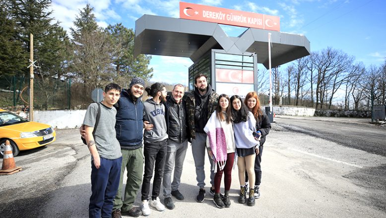 Ukrayna’yı terk eden bir grup Türk öğrenci, Kırklareli’ne geldi