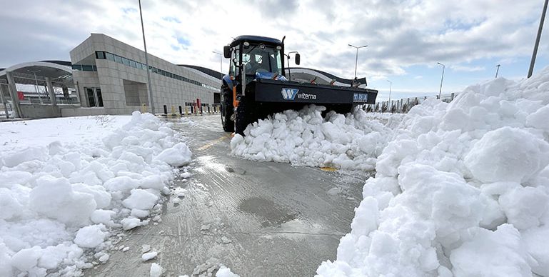 Hamzabeyli Sınır Kapısı’nda kar temizleme çalışması yapıldı