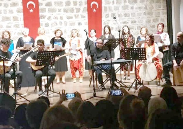 Kadın Türküleri rüzgarı esti