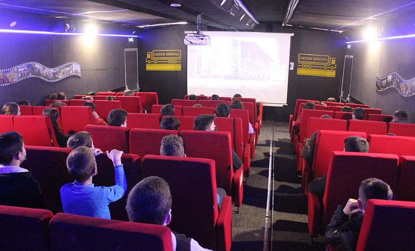 Bin 600 çocuk, Gezen Sinema TIRı’nda film izledi