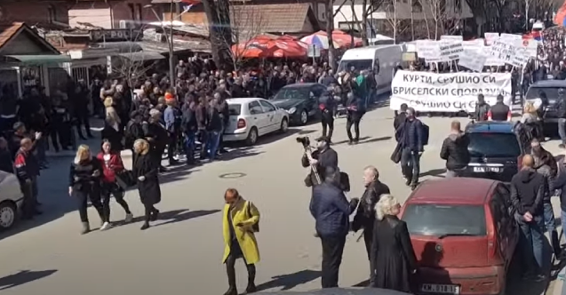 Kosova’da seçim yasağı protestosu