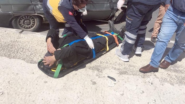 İstinat duvarına çarpan otomobilin sürücüsü yaralandı