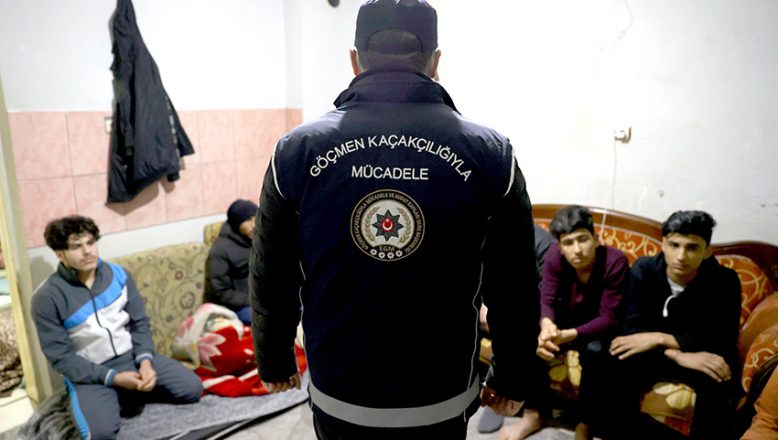 Edirne’de bir evde 20 düzensiz göçmen yakalandı