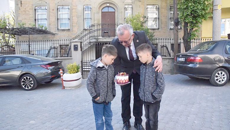 Helvacıoğlu ikiz kardeşlerin doğum gününü kutladı