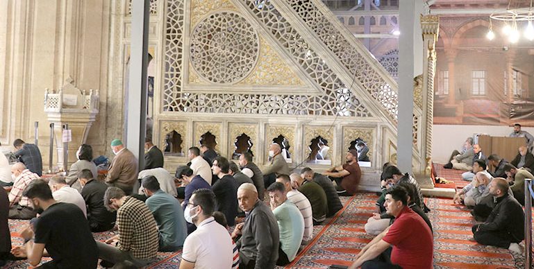 Selimiye Camisi’nde ramazanın son cuması kılındı