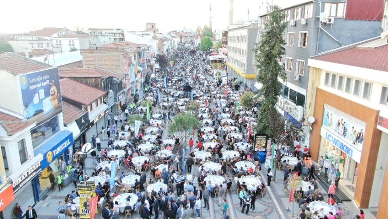 Binler Edirne Sofrası’nda oruç açtı